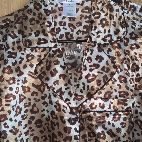 K. Jordan NWOT cheetah printed 2 piece silky pajama set size M - Picture 3 of 4